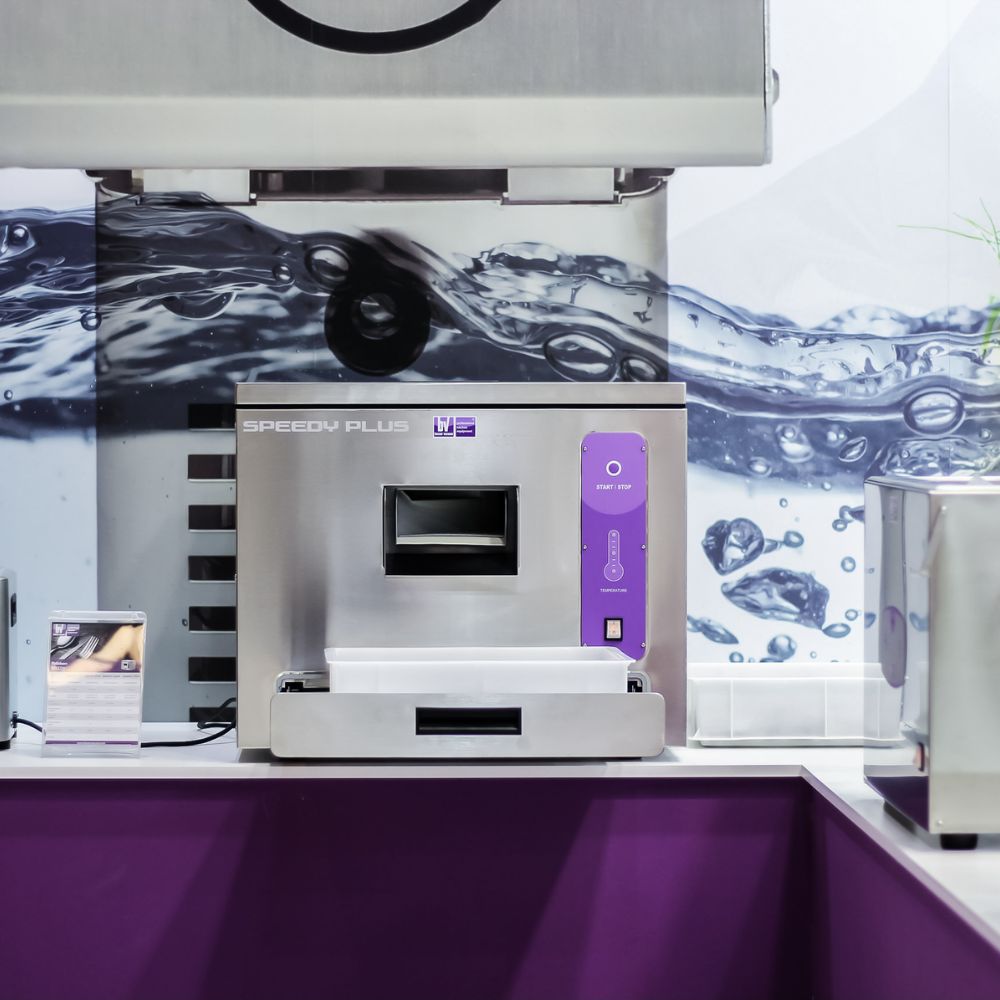 Abrillantadora Besser Vacuum Speedyplus, para uso restaurantero hotelero, en acero inoxidable.