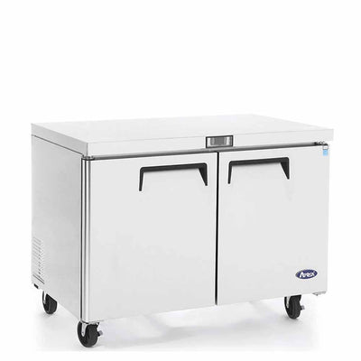 Atosa Mgf8402Gr Mesa Refrigerada Bajo Barra Puerta Sólida Acero Inoxidable Ruedas 122.5 cm Largo - Mesa Fría - Atosa - KitchenMax Store